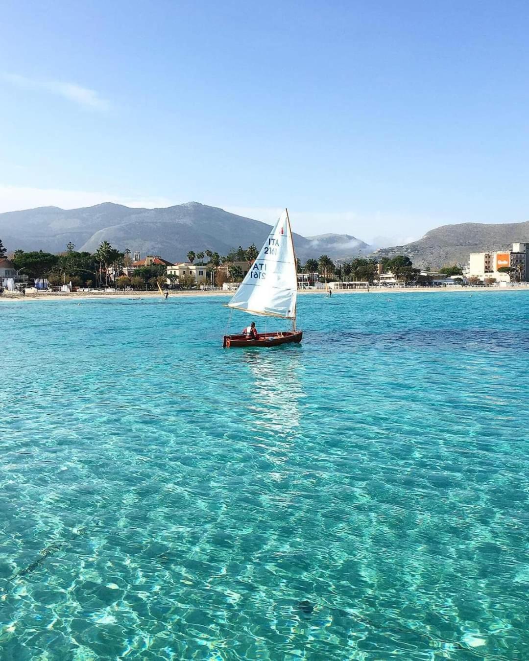 Mondello Felix - Appartamenti In Villa A 600M Dal Mare Luaran gambar
