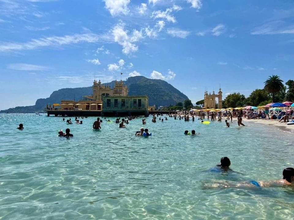 Mondello Felix - Appartamenti In Villa A 600M Dal Mare Luaran gambar