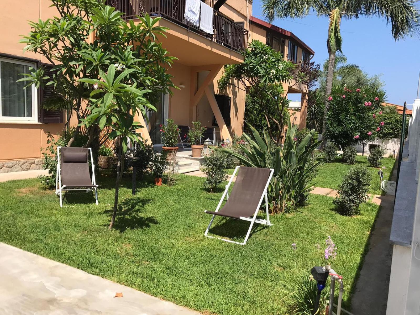 Mondello Felix - Appartamenti In Villa A 600M Dal Mare Luaran gambar