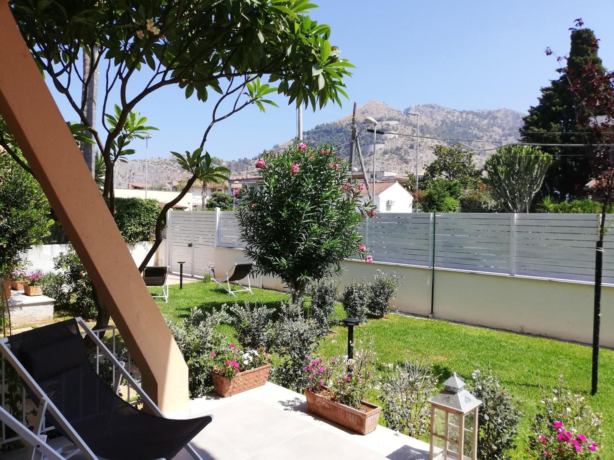 Mondello Felix - Appartamenti In Villa A 600M Dal Mare Luaran gambar